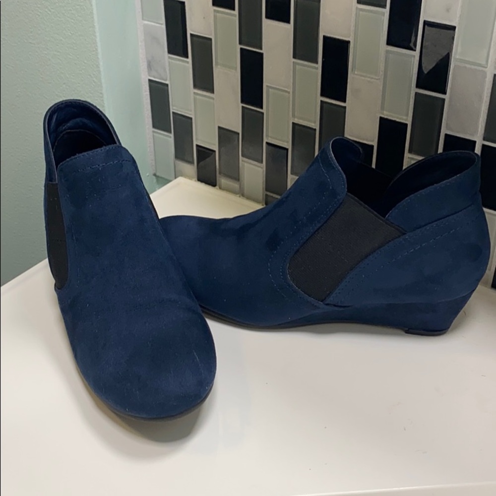 Suede croft and barrow orthopedic shoes